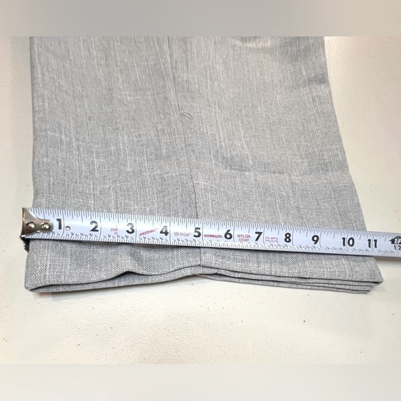 Alfred Dunner Lady Like, Classic Fit, Comfort Waist Proportioned Short, Gray 24W - Picture 8 of 10